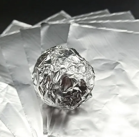 Изображение Фольга оберточная для конфет Серебряная 10*10 см, 100 шт